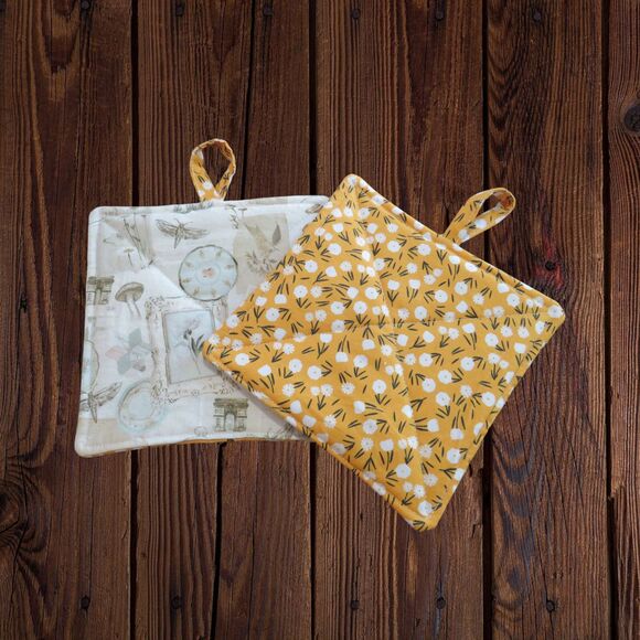 Handmade Potholder, Set of 2, Reversible Gold Floral and Cottage Quilted Hot Pad - Picture 1 of 7